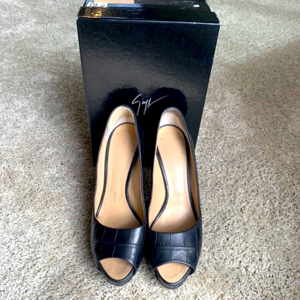 Giuseppe Zanotti Peep Toe Croc Embossed in Navy Blue SZ 10